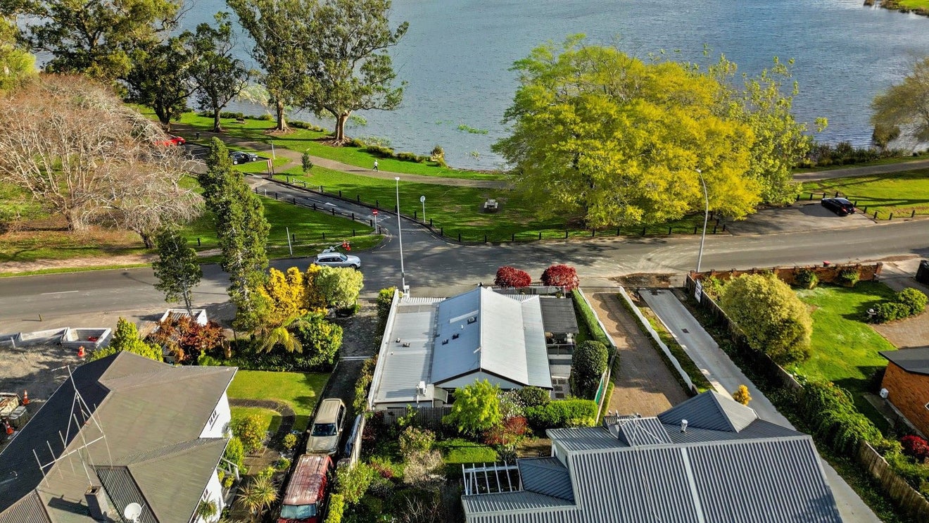 11 Lake Domain Drive, Frankton, Hamilton - Carousel 2