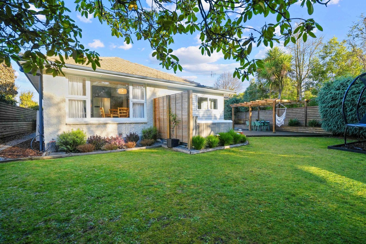 1 Cunliffe Road, Redwood, Christchurch - Carousel 1