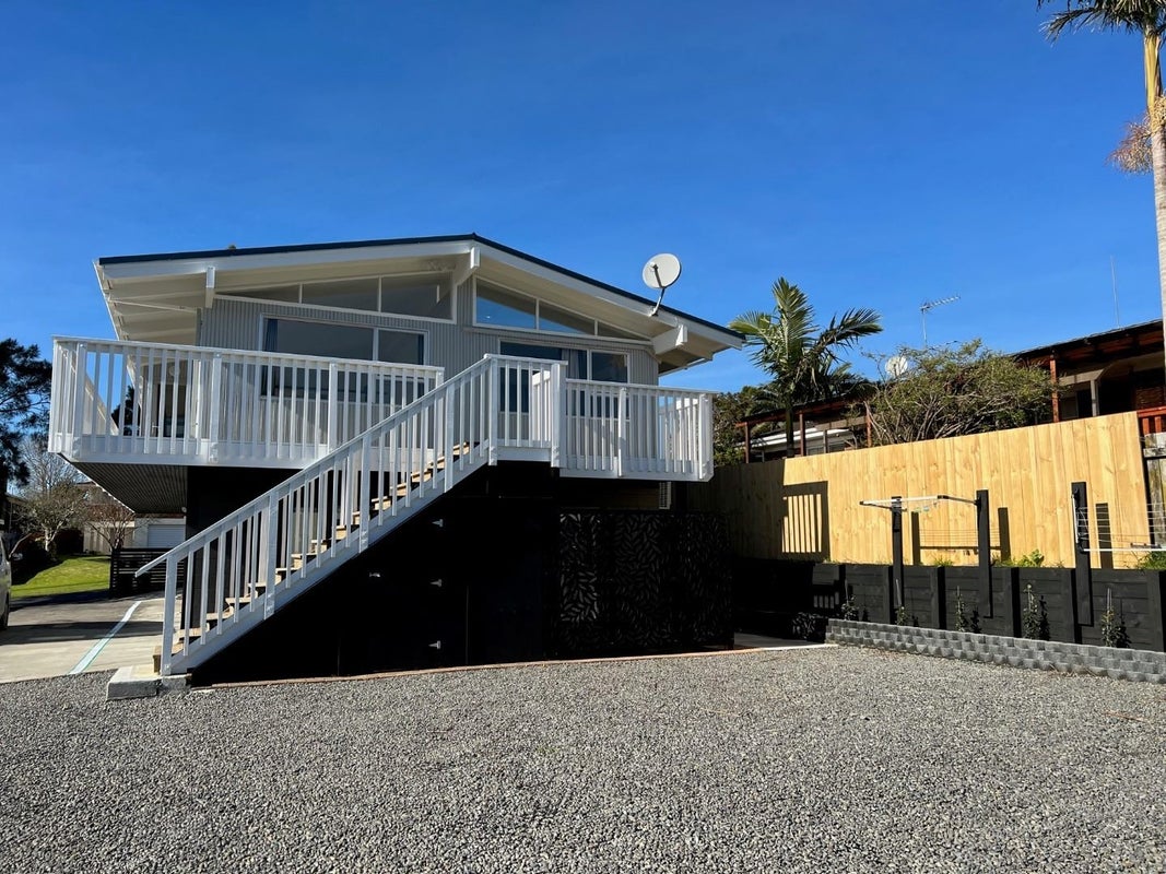 79 Gossamer Drive, Pakuranga Heights, Auckland - Carousel 2