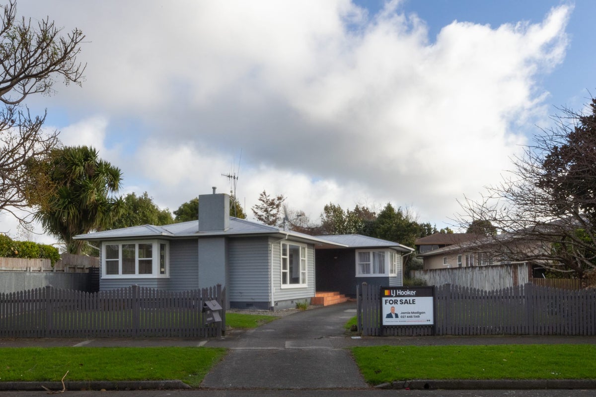 88 Wikiriwhi Crescent, Awapuni, Palmerston North - Carousel 1