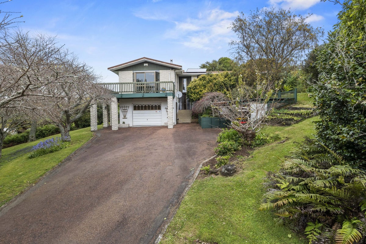 16 Freeth Drive, Ridgewood, New Plymouth - Carousel 1