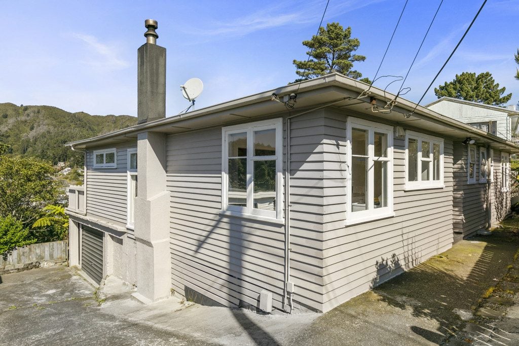 23 Amundsen Grove, Stokes Valley, Lower Hutt - Carousel 2