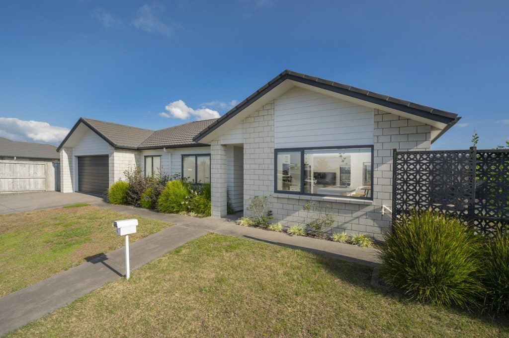 44 Kapuka Street, Papamoa Beach, Papamoa - Carousel 1