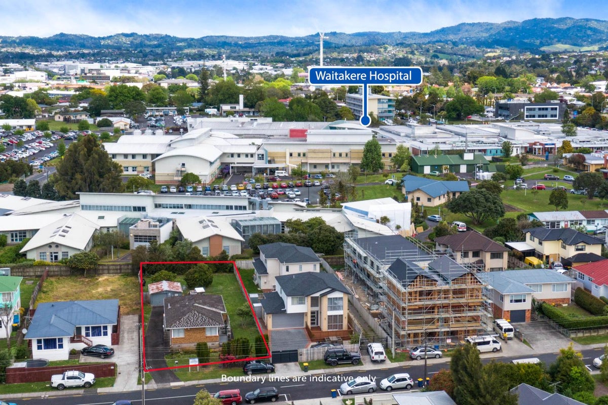 21 Woodford Avenue, Henderson, Auckland - Carousel 1