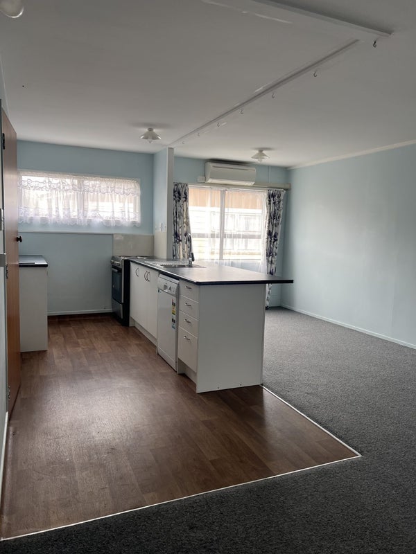 4/16 Wellington Street, Hamilton East, Hamilton - Carousel 1
