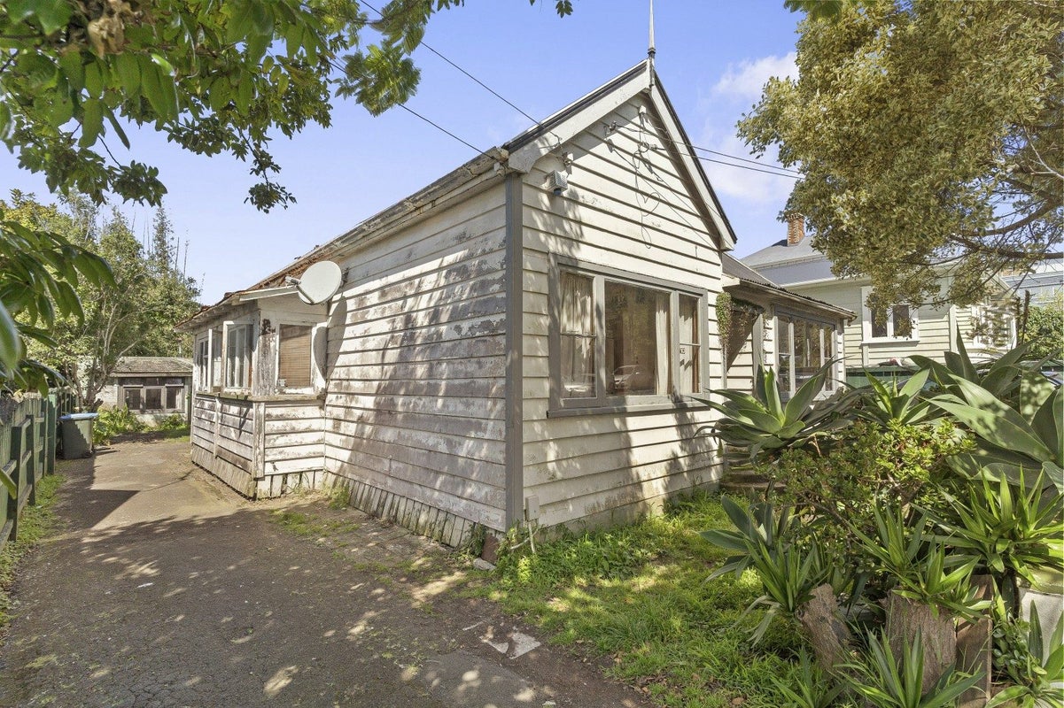 13 Claremont Street, Grafton, Auckland - Carousel 1