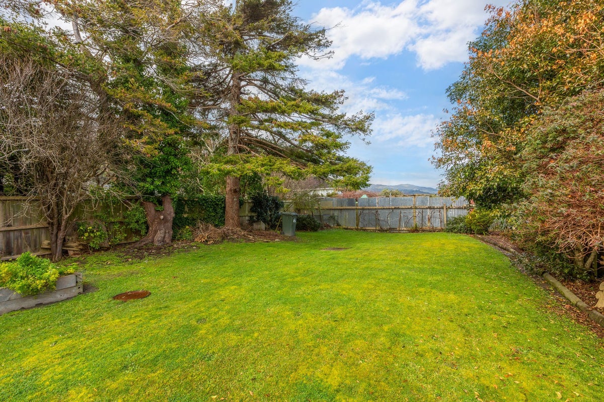 25 Russell Road, Wainuiomata, Lower Hutt - Carousel 30