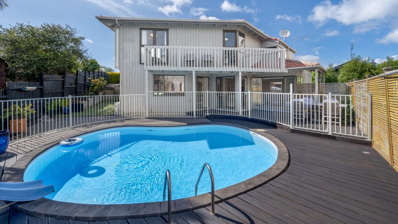 12A Estelle Place, Farm Cove, Auckland - Carousel 1