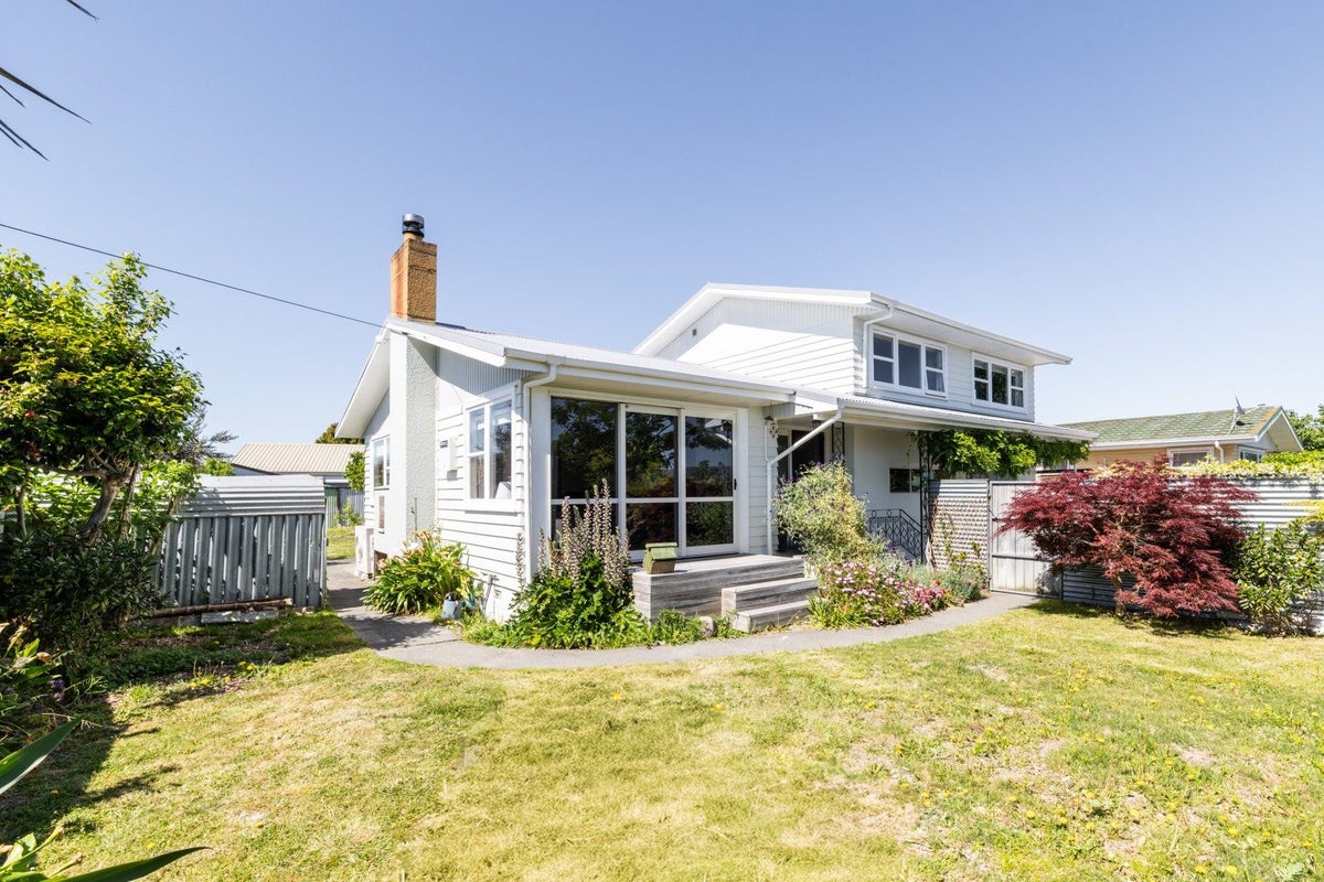 21 Armour Place, Onekawa, Napier - Carousel 1
