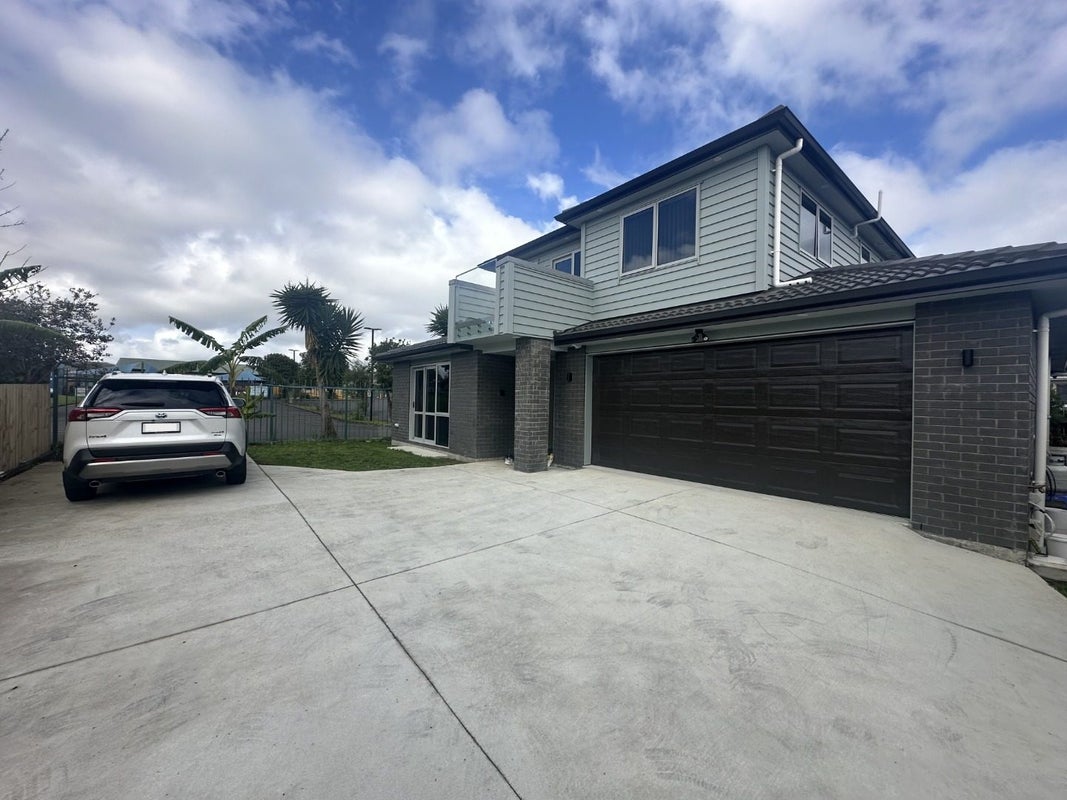 13A Rimini Place, Clover Park, Auckland - Carousel 1