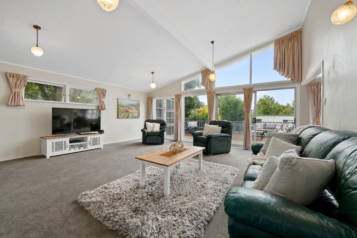 25 Kereru Grove, Stokes Valley, Lower Hutt - Carousel 1