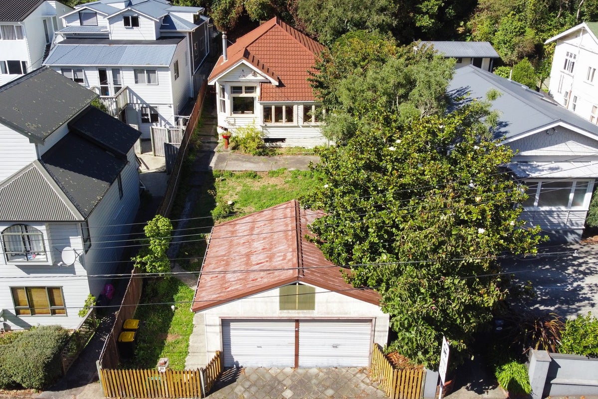 151 Glenmore Street, Kelburn, Wellington - Carousel 1