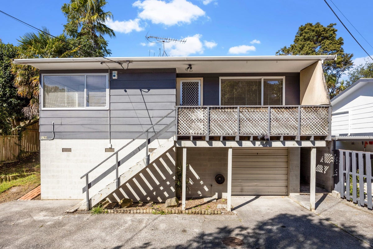 1/9A De Val Drive, Titirangi, Auckland - Carousel 1