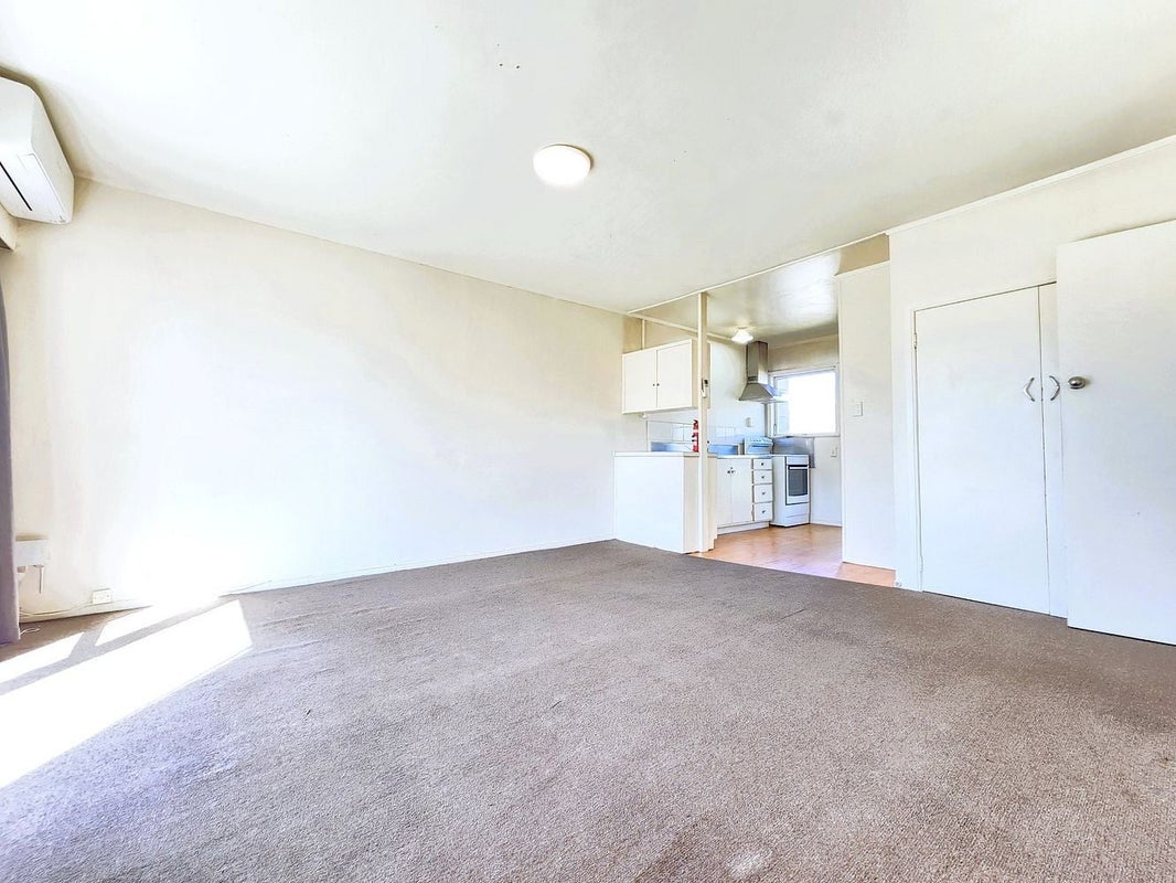 28 Landscape Road, Papatoetoe, Auckland - Carousel 2