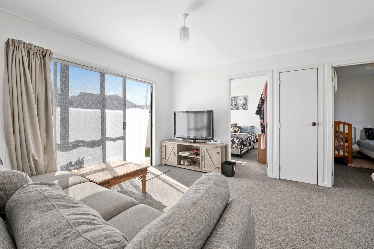 3 Glenfield Road, Owhata, Rotorua - Carousel 2