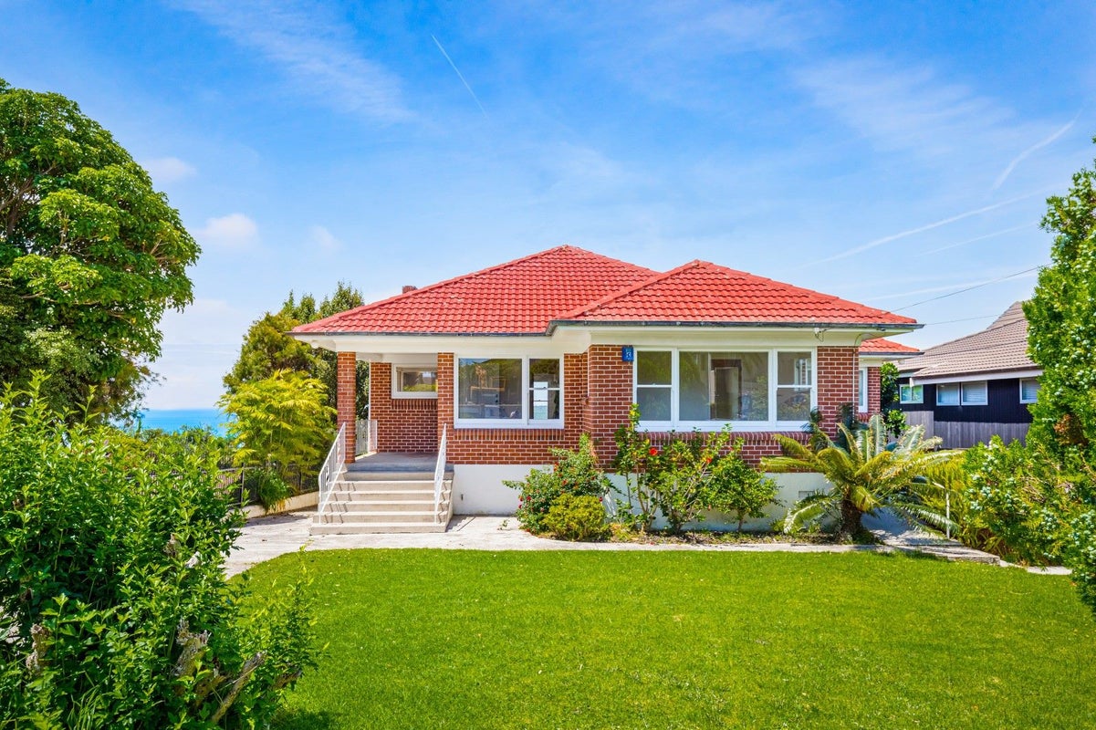 70 Seacliffe Avenue, Narrow Neck, Auckland - Carousel 2