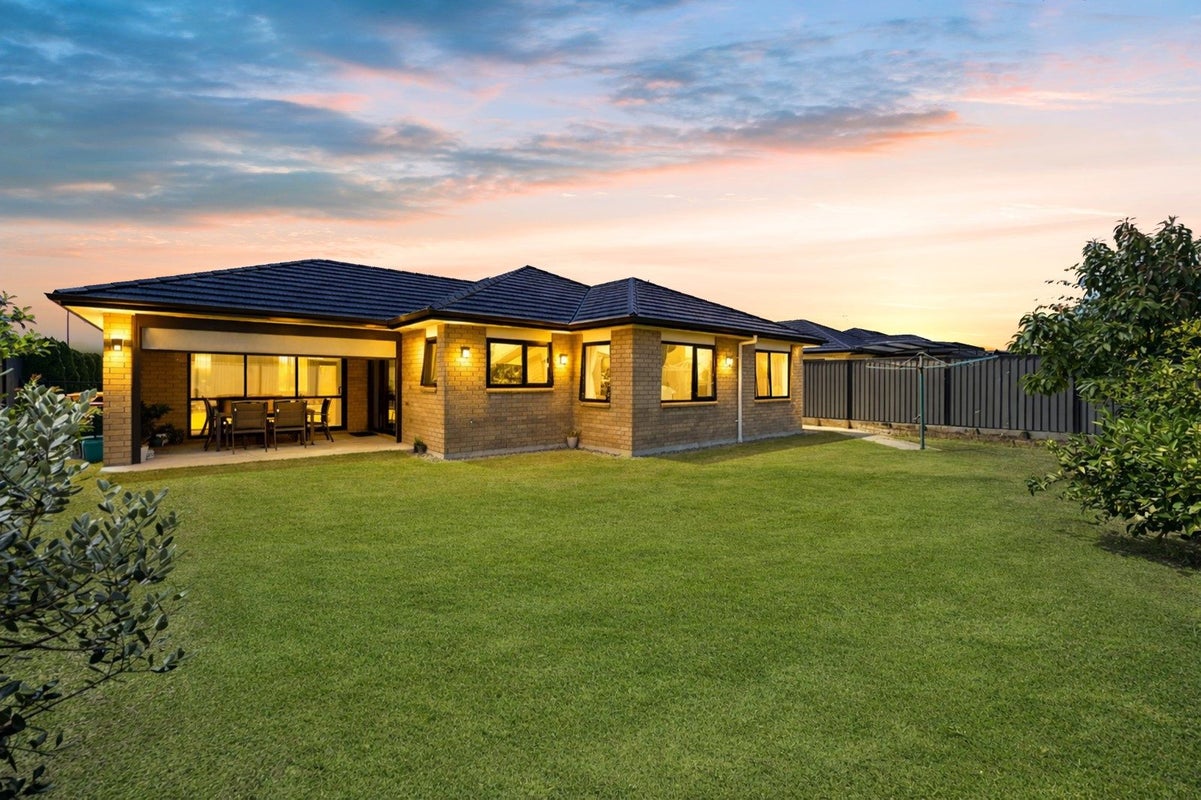 27 Stan Heather Drive, Glenview, Hamilton - Carousel 2