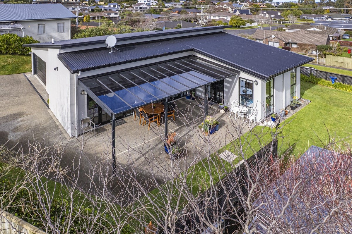 8 Lithgow Drive, Otamatea, Whanganui - Carousel 2