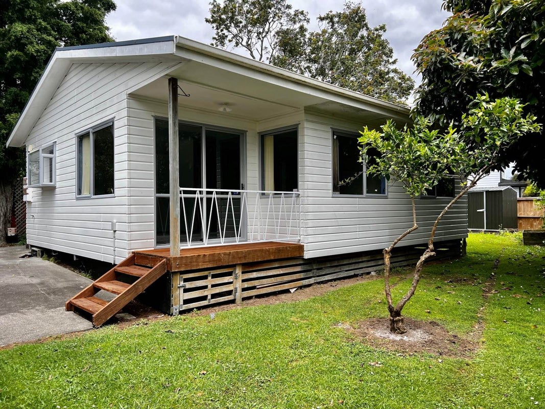 37 Hereford Street, Te Atatu Peninsula, Auckland - Carousel 2