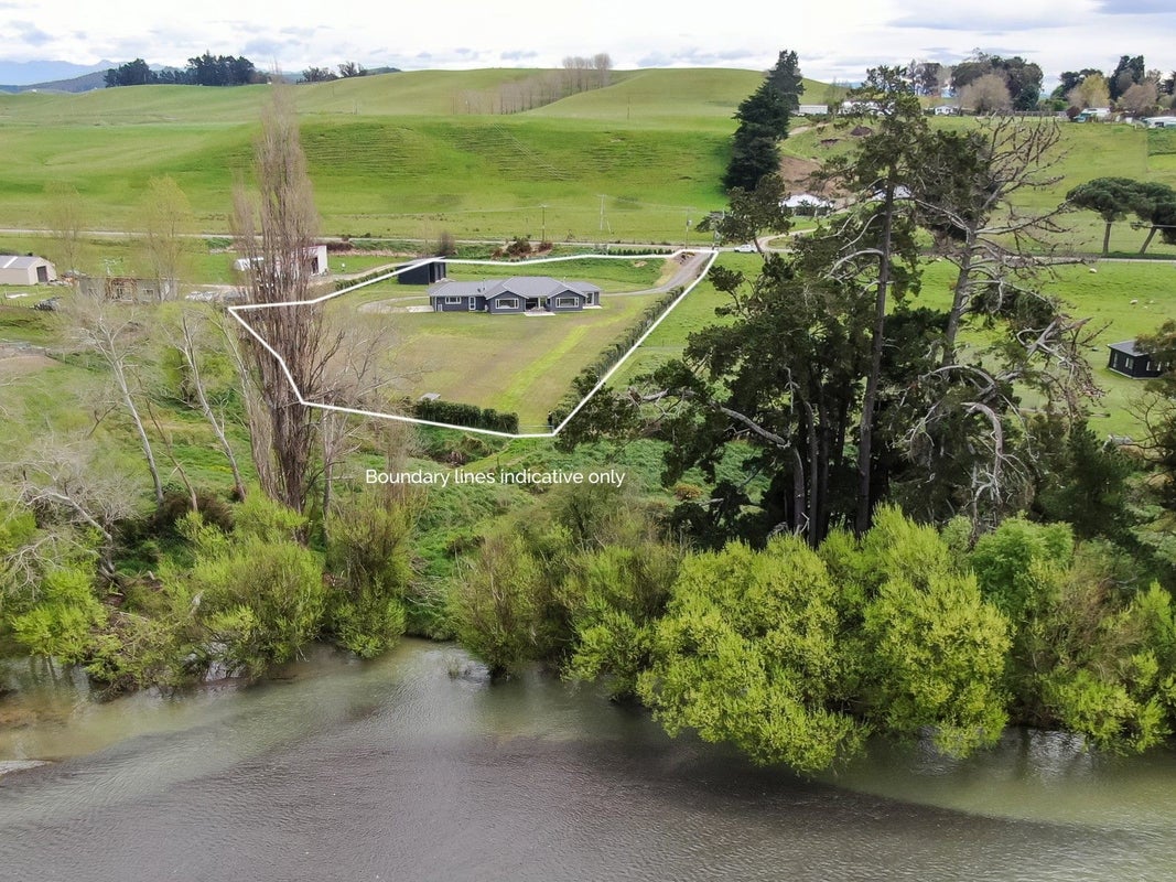 62 River Road, Waipawa - Carousel 1