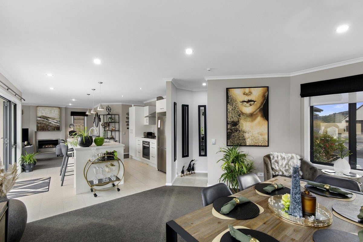 5 Vernon Grove, Brown Owl, Upper Hutt - Carousel 2