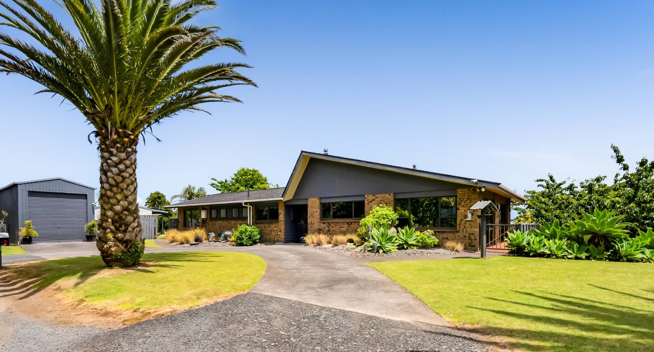 2 Waireka Road East, Omata, New Plymouth - Carousel 1