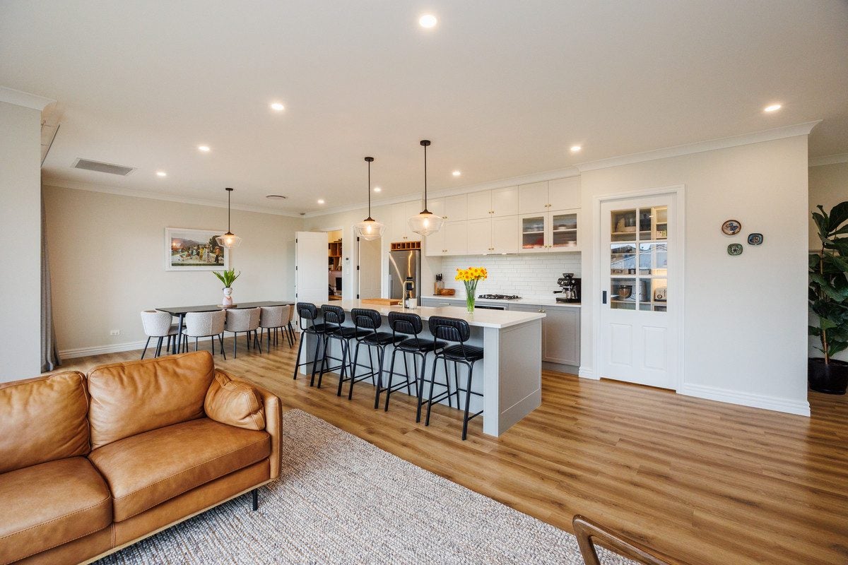 24 Vaucluse Heights, Fitzherbert, Palmerston North - Carousel 2
