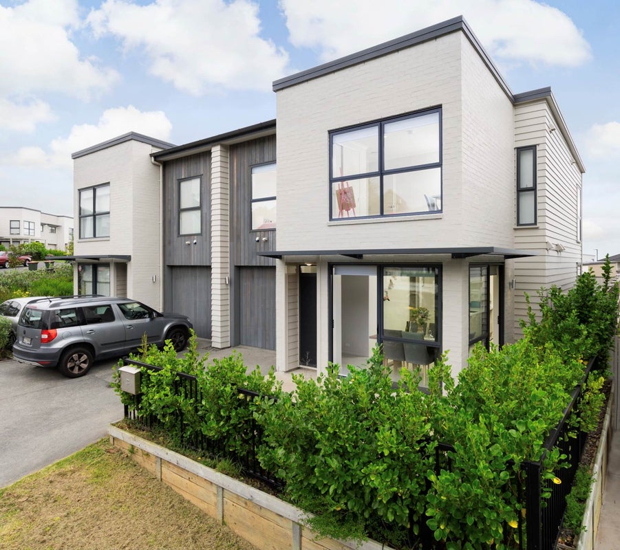 33 Matairangi Avenue, Totara Heights, Auckland - Carousel 1