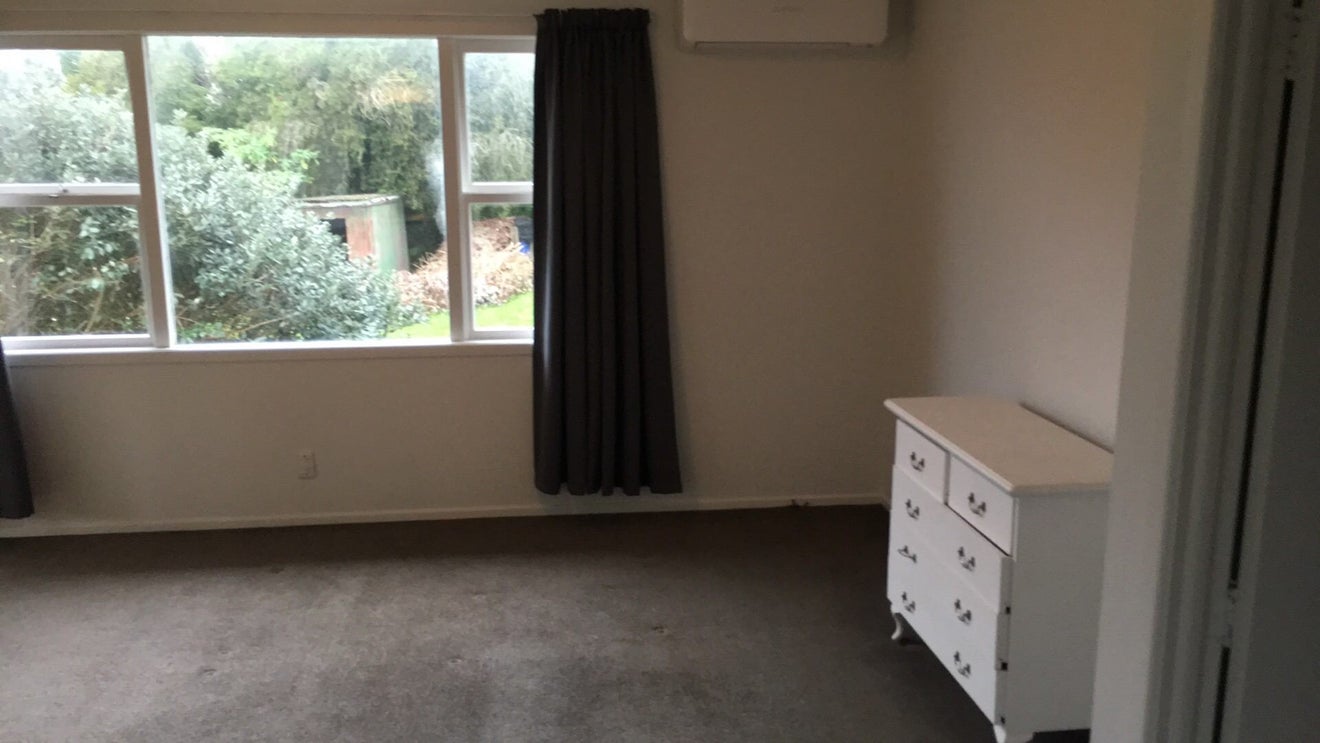2/17 Scarboro Terrace, Murrays Bay, Auckland - Carousel 1