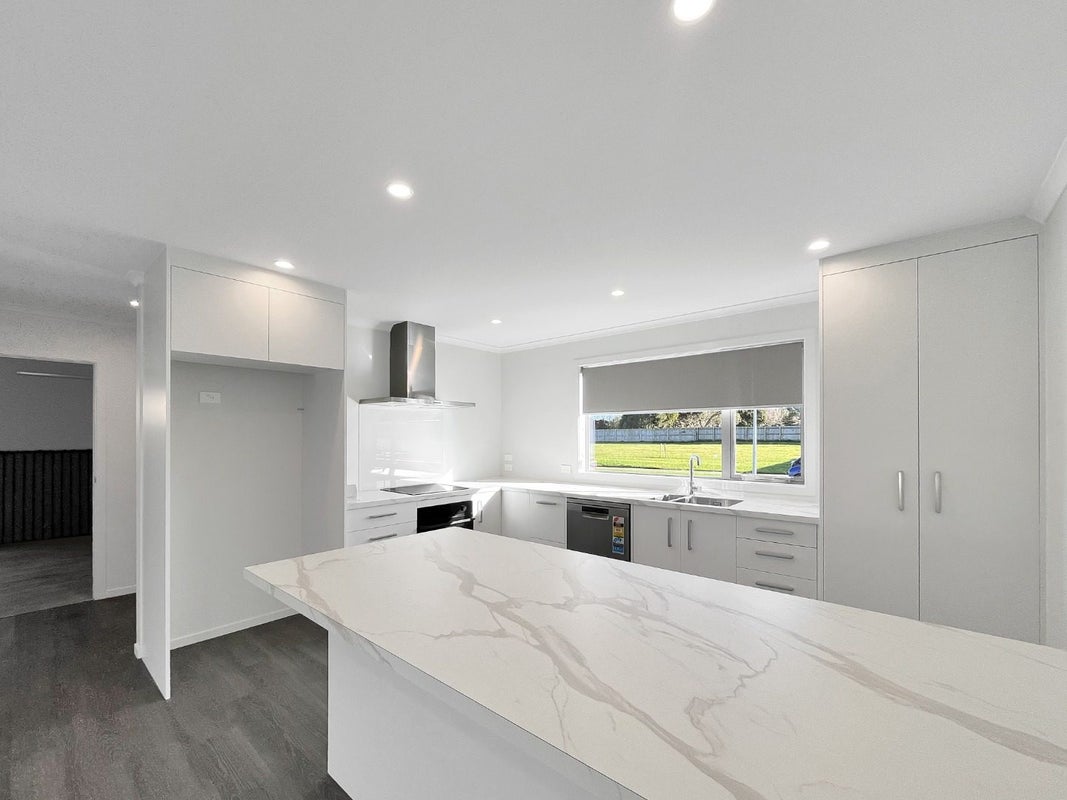 36 Pokerekere Crescent, Kelvin Grove, Palmerston North - Carousel 2