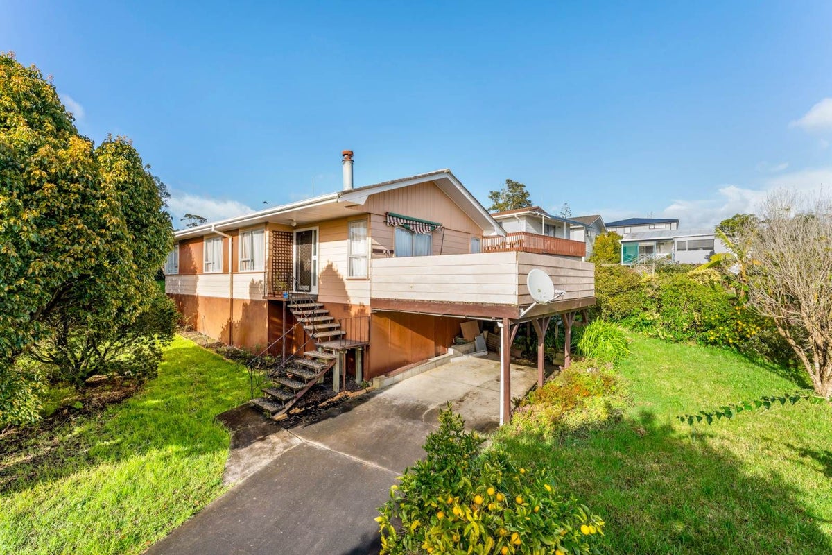 1 Pankhurst Place, Sunnyvale, Auckland - Carousel 1