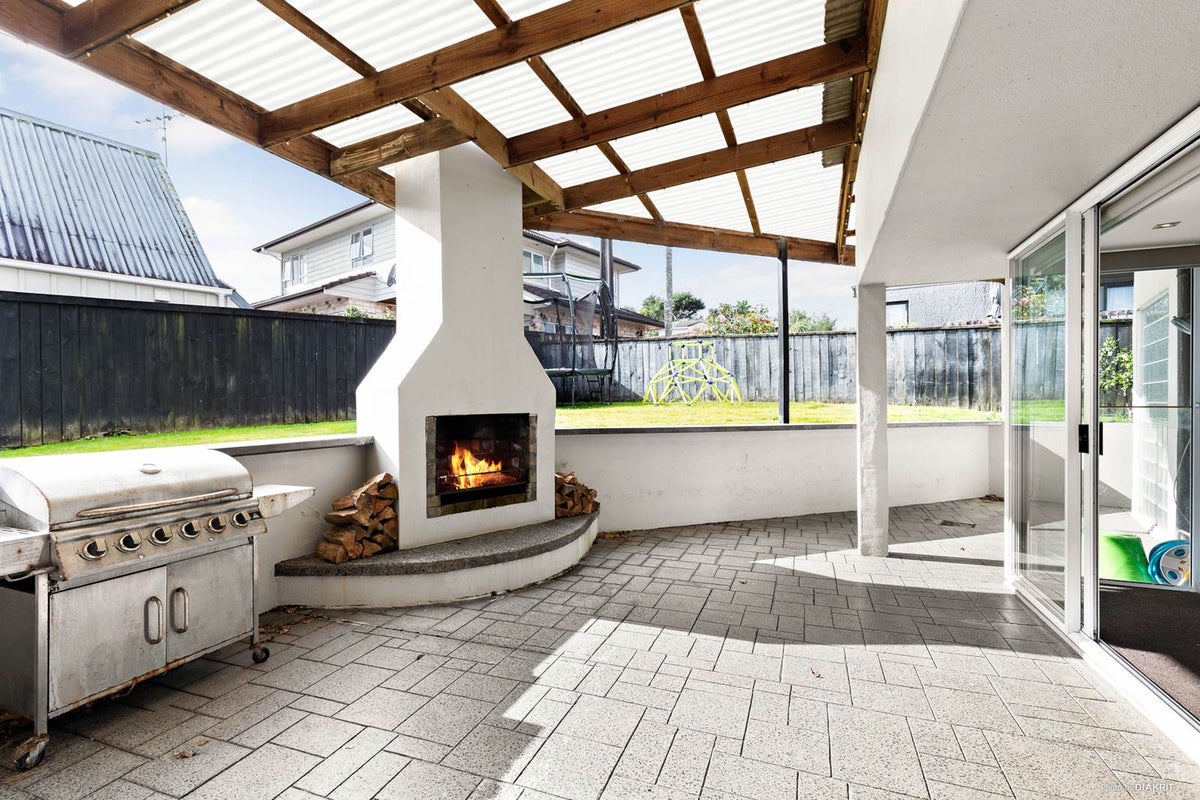 8A Oteha Valley Road, Northcross, Auckland - Carousel 2