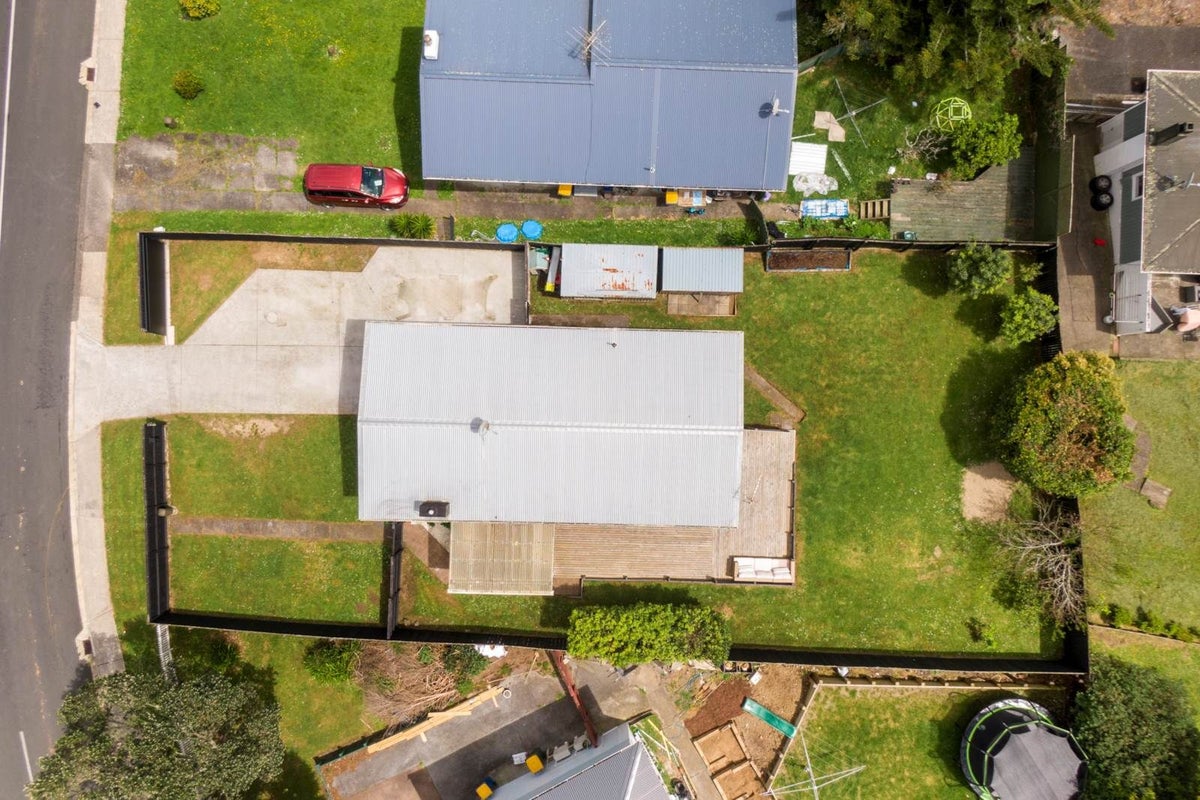 26 Hilling Street, Titirangi, Auckland - Carousel 29
