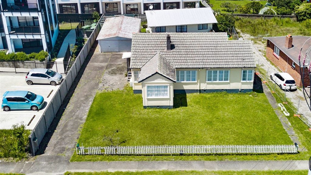 2 Fruitvale Road, New Lynn, Auckland - Carousel 2