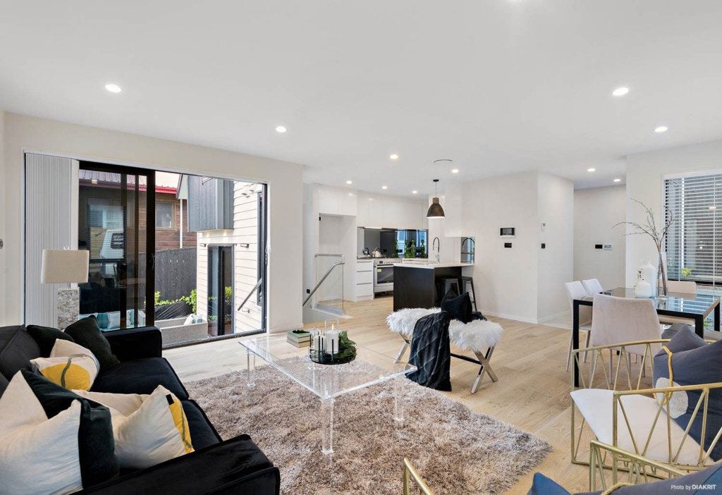 16A Eaton Road, Hillsborough, Auckland - Carousel 2