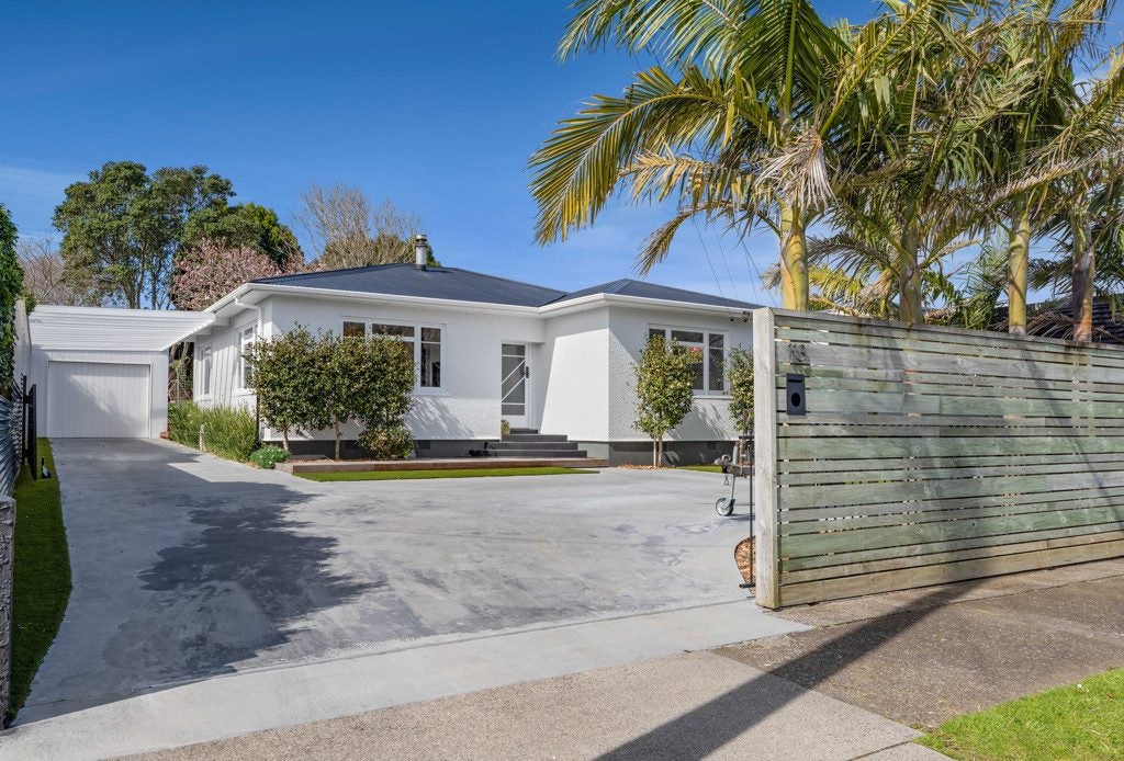 113 Govett Avenue, Frankleigh Park, New Plymouth - Carousel 1