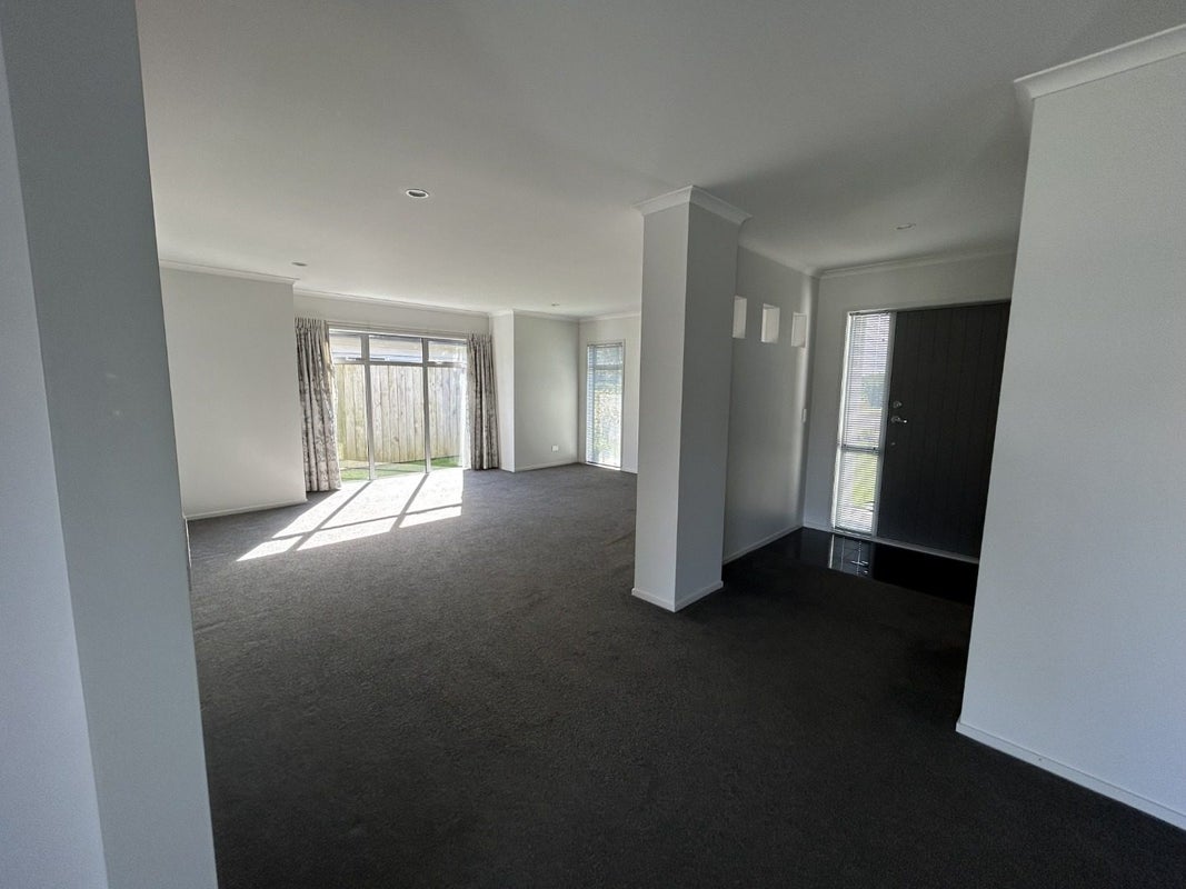 71 Links Drive, Waiwhakaiho, New Plymouth - Carousel 2