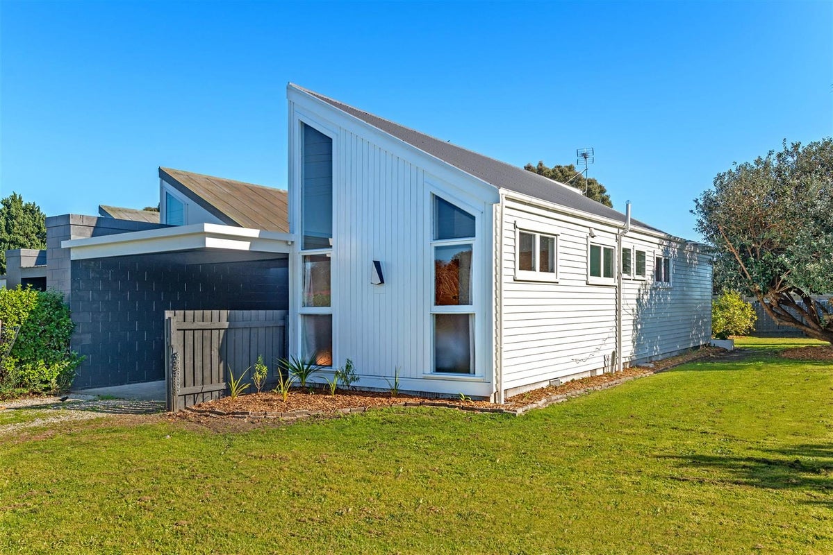 28 De Lautour Road, Inner Kaiti, Gisborne - Carousel 1