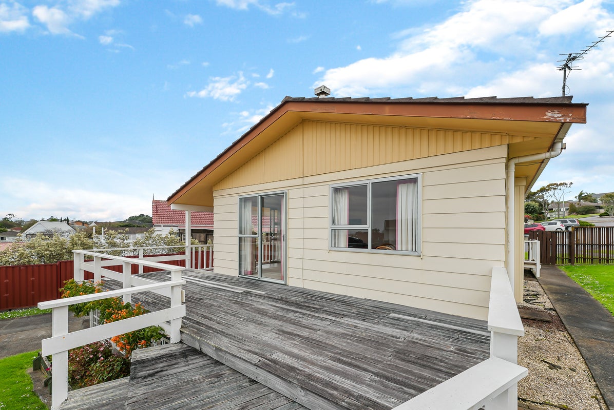 16 Kingussie Place, Highland Park, Auckland - Carousel 2
