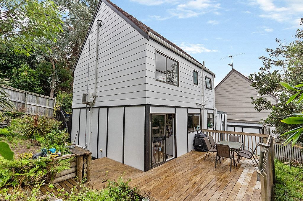 1/105 CARLISLE RD, Torbay, Auckland - Carousel 1