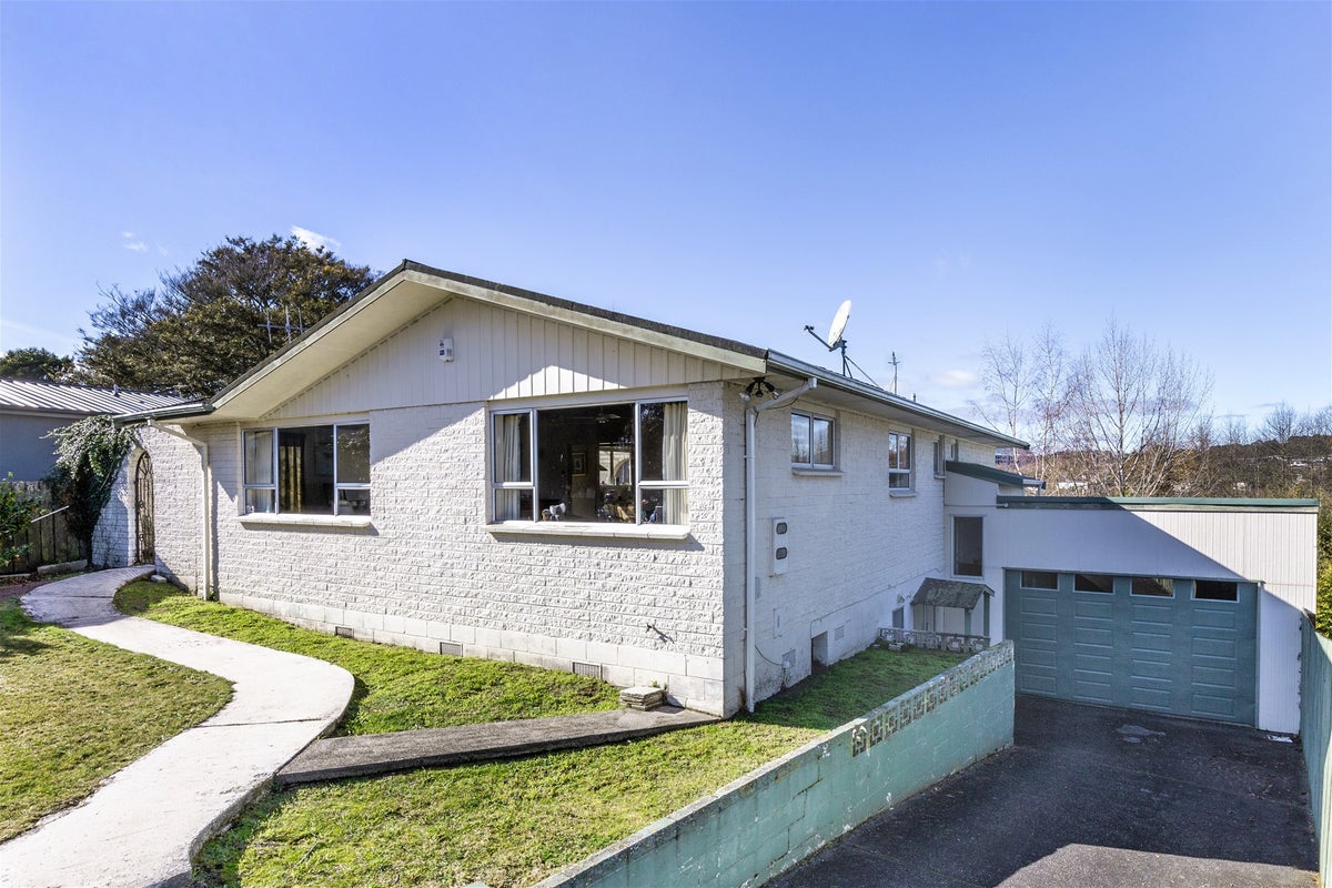 10 Armstrong Grove, Hilltop, Taupo - Carousel 2