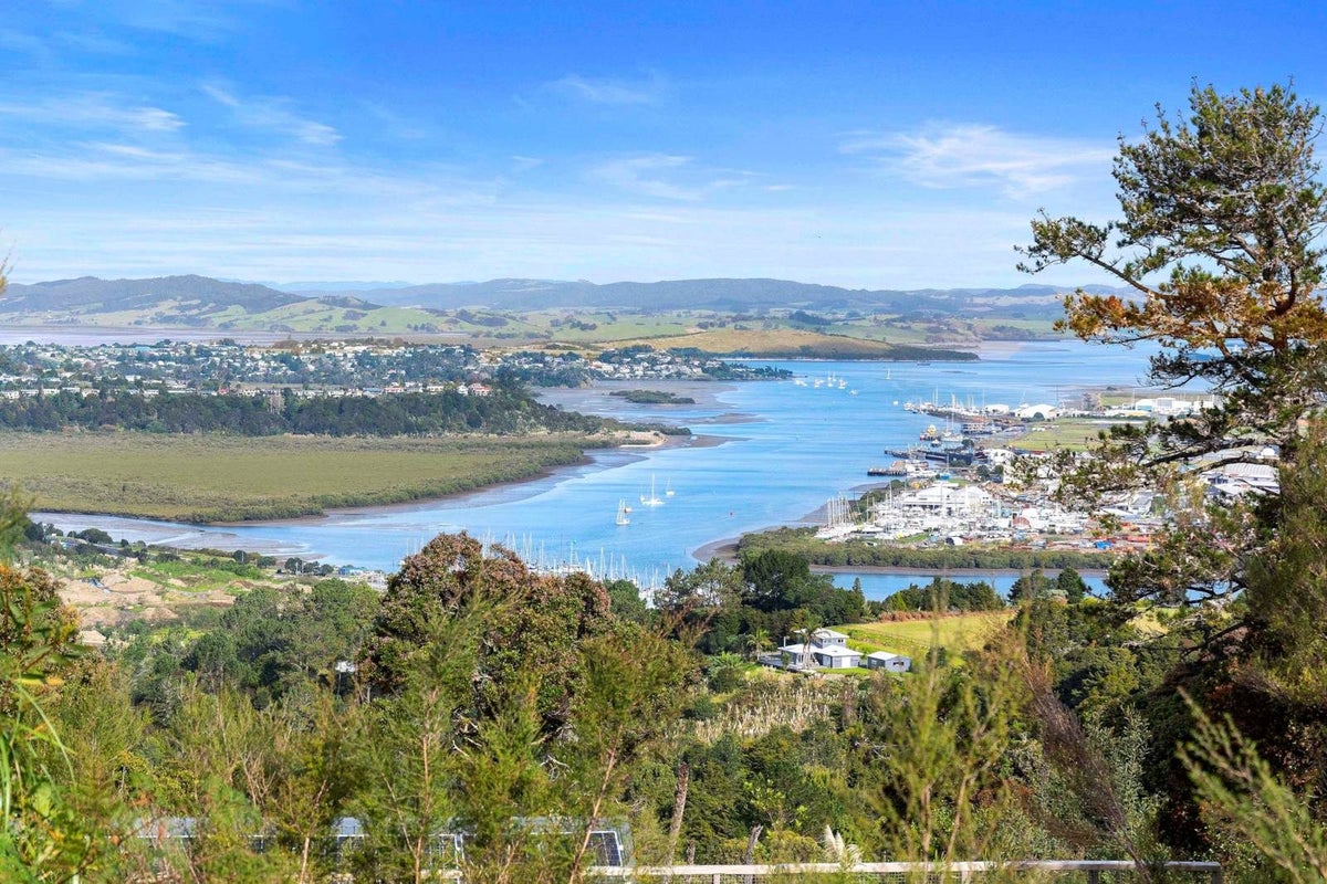 108B Memorial Drive, Parahaki, Whangarei - Carousel 1