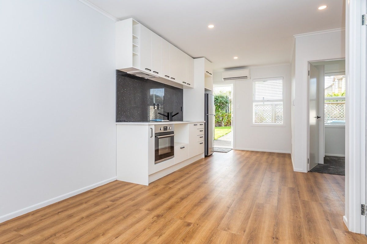 3/121 Great South Road, Greenlane, Auckland - Carousel 1