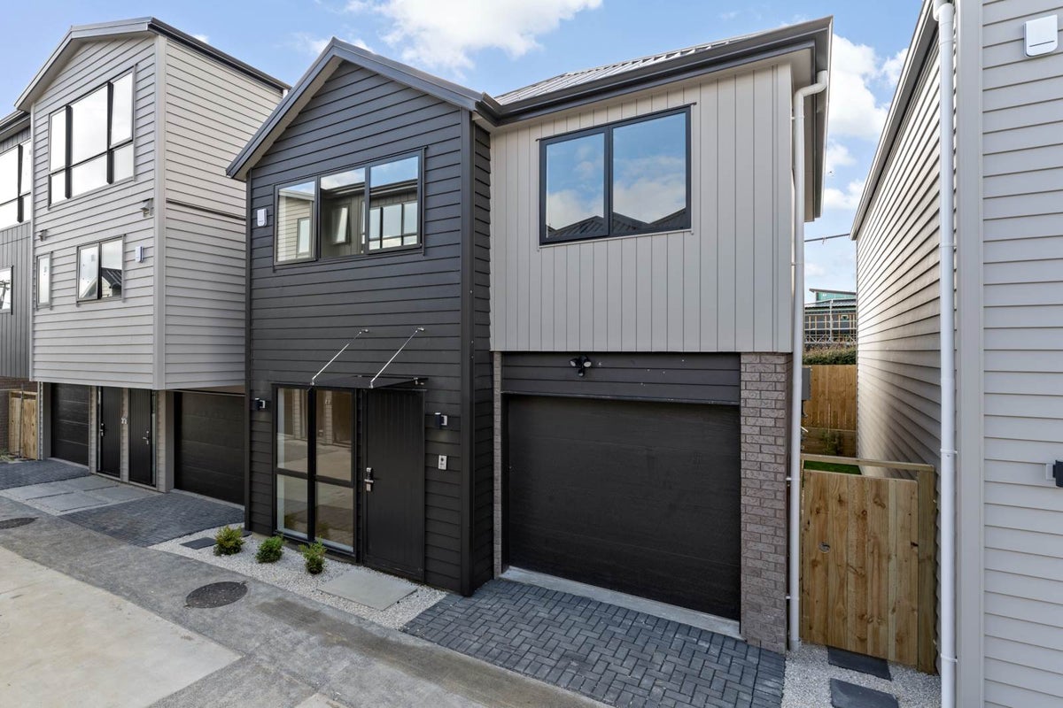 10D Swan Crescent, Pakuranga, Auckland - Carousel 1