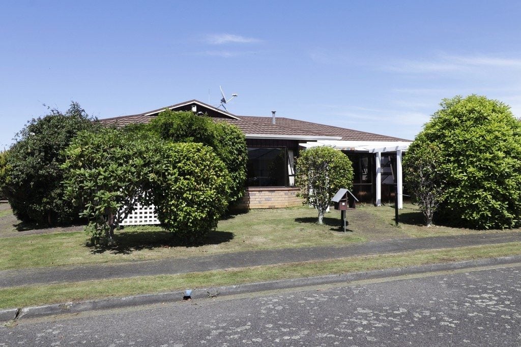 12 Warwick Place, Springvale, Whanganui - Carousel 1