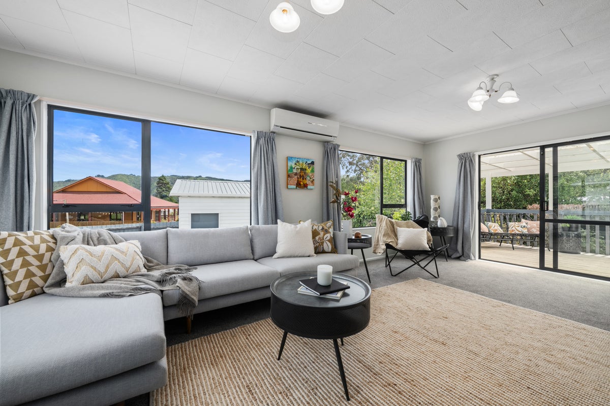 3 Monarch Grove, Maoribank, Upper Hutt - Carousel 2