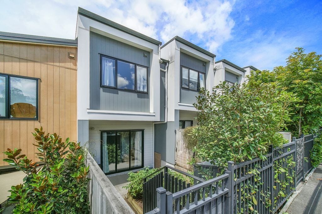 29 Morihana Close, Glen Eden, Auckland - Carousel 1