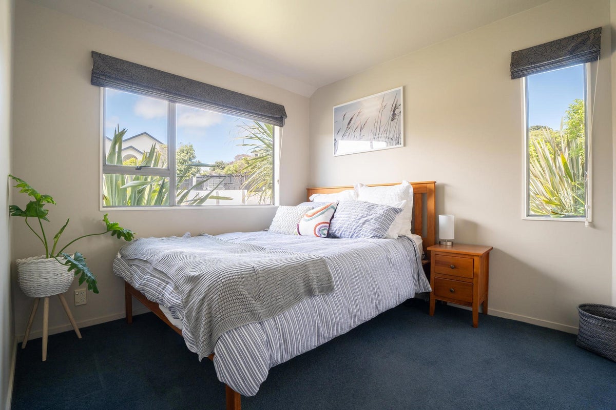 2 Myers Grove, Churton Park, Wellington - Carousel 11