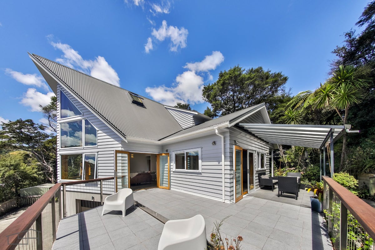184 Laingholm Drive, Titirangi, Auckland - Carousel 1
