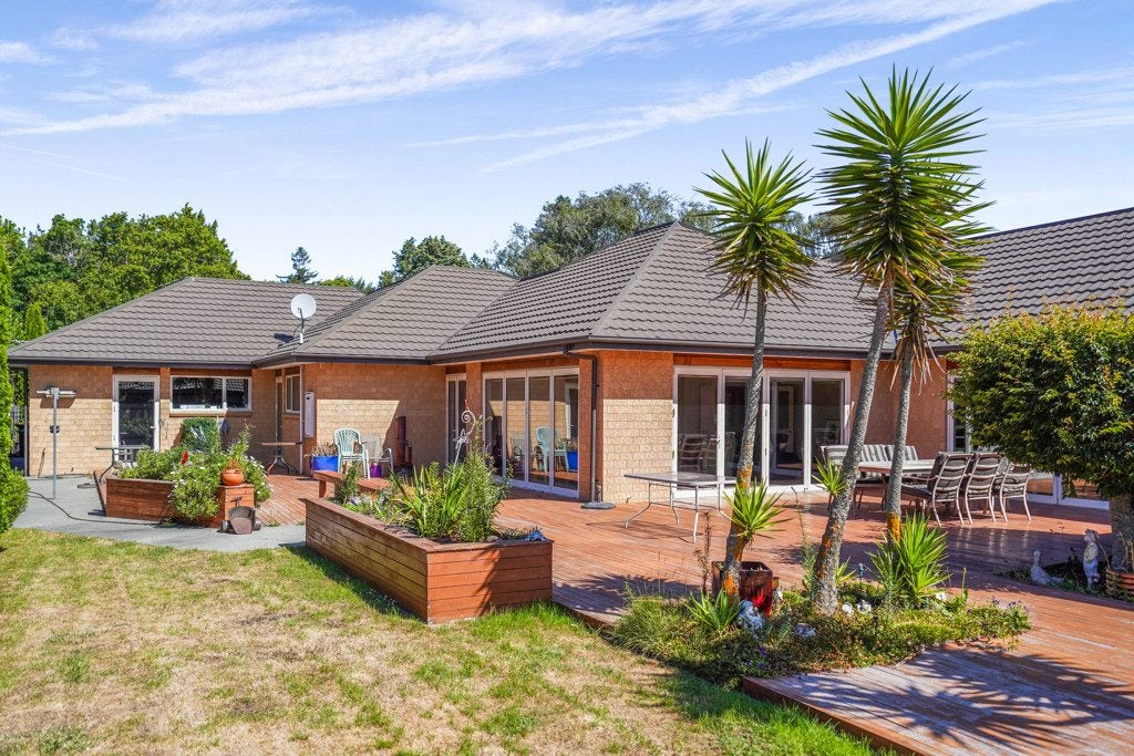 11 John Campbell Crescent, Hillmorton, Christchurch - Carousel 1